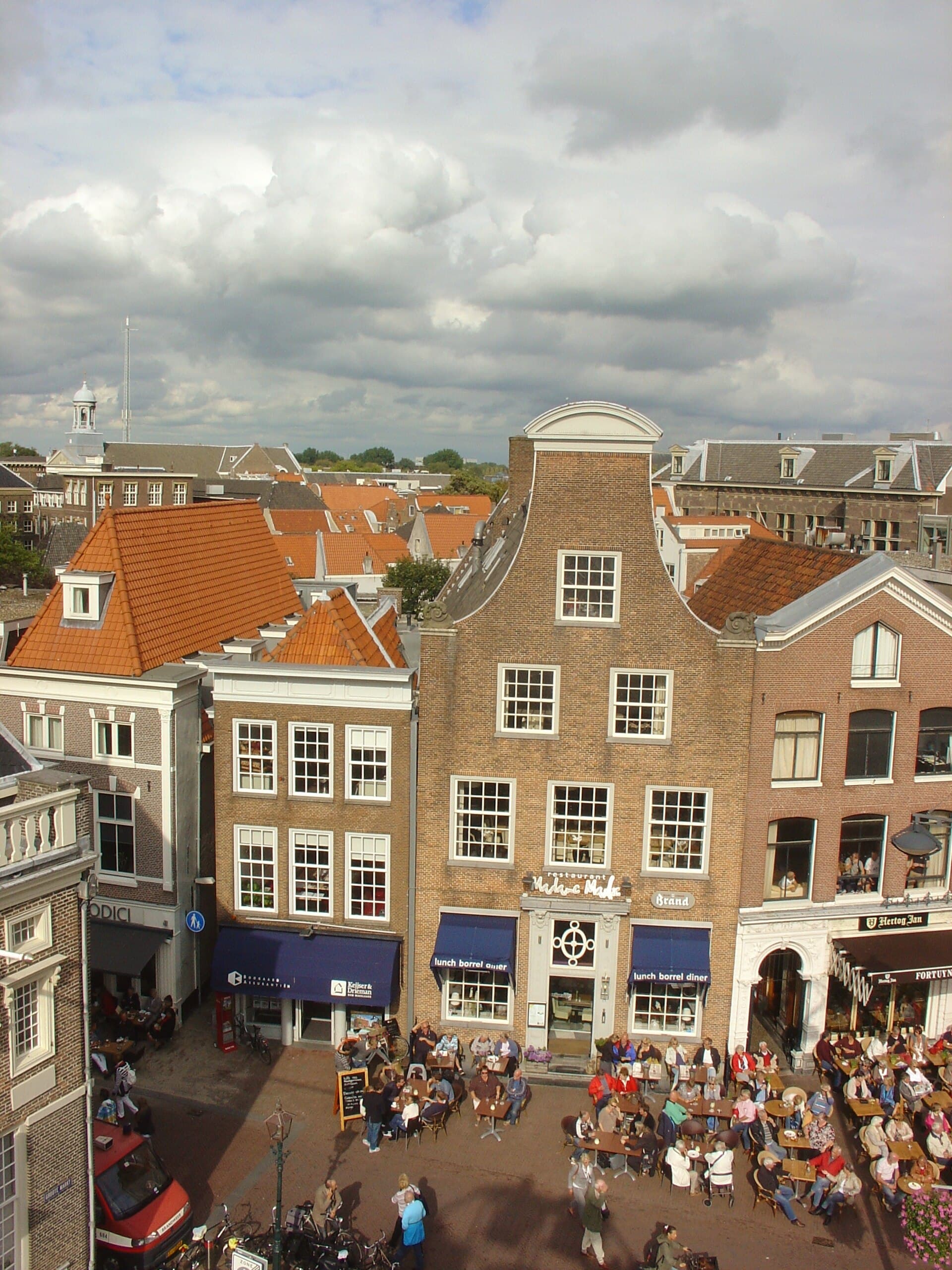 Haarlemse gevel — sfeerbeeld bij Ambassador City Centre Hotel