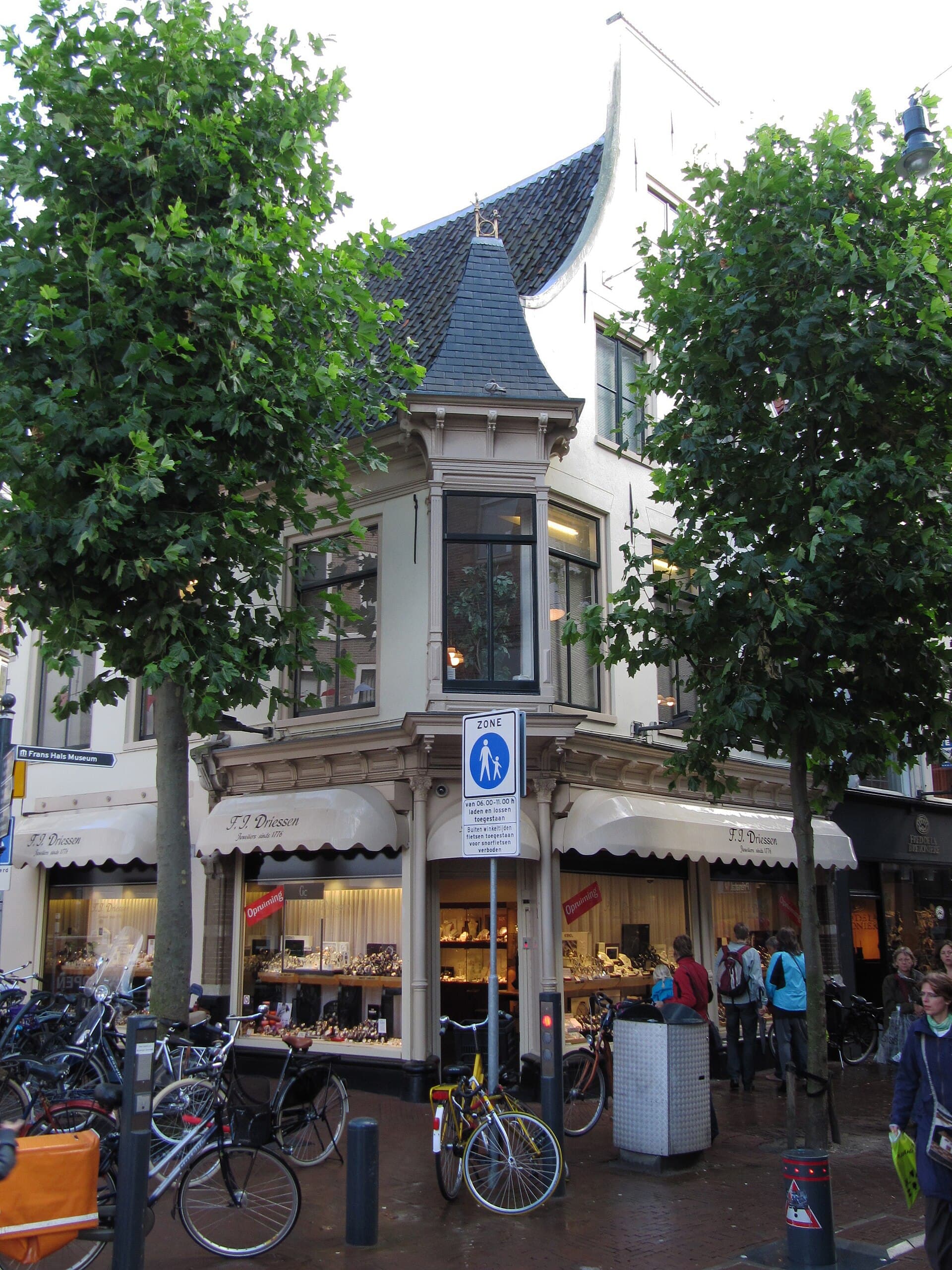 Haarlemse gevel — sfeerbeeld bij Joops City Centre Hotel